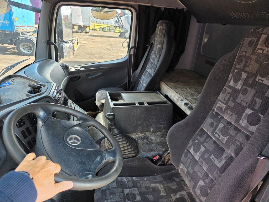 Fahrzeugabbildung Mercedes-Benz 1524 BDF mit Klima, Ladebordwand, 2 x Bett