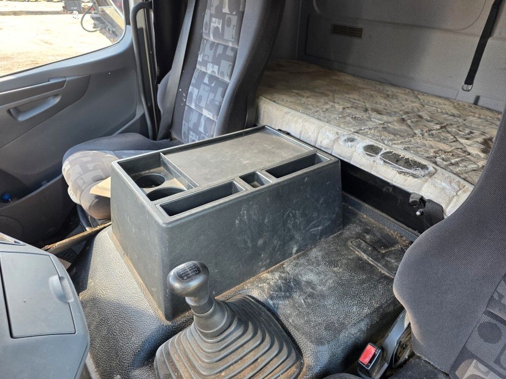 Fahrzeugabbildung Mercedes-Benz 1524 BDF mit Klima, Ladebordwand, 2 x Bett