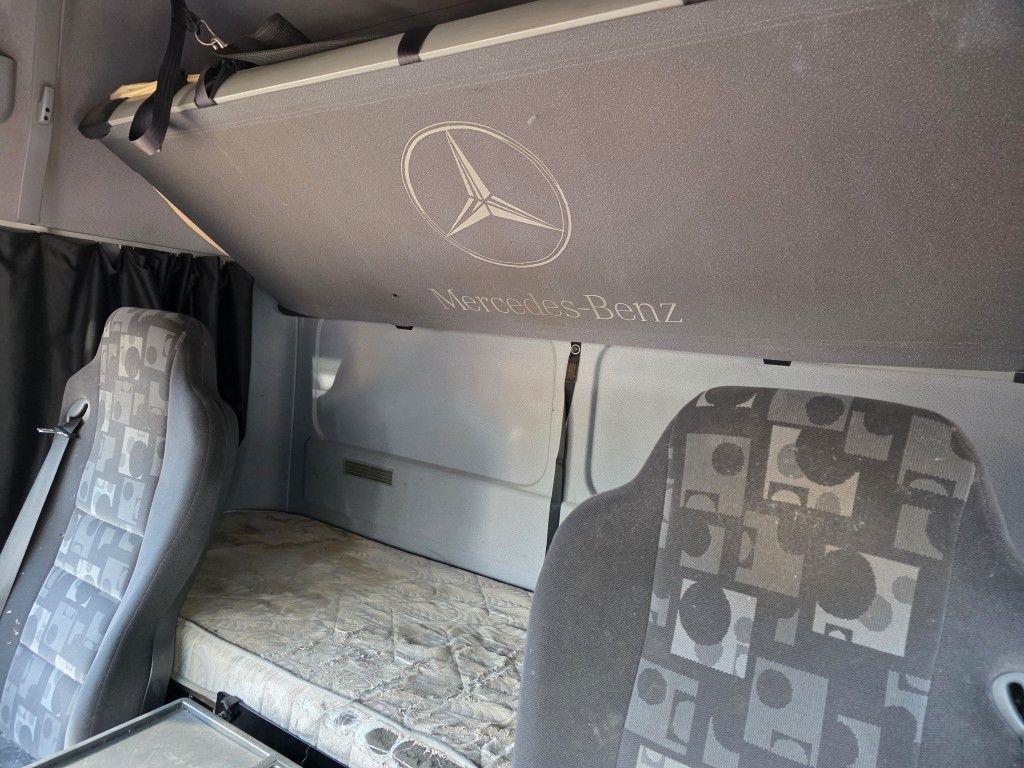 Fahrzeugabbildung Mercedes-Benz 1524 BDF mit Klima, Ladebordwand, 2 x Bett