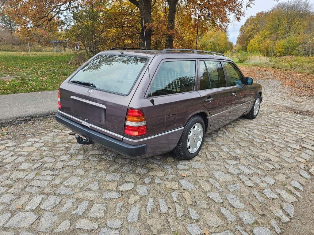 Fahrzeugabbildung Mercedes-Benz 300 TE-24 ( 124 ) voll renoviert, Schaltgetriebe