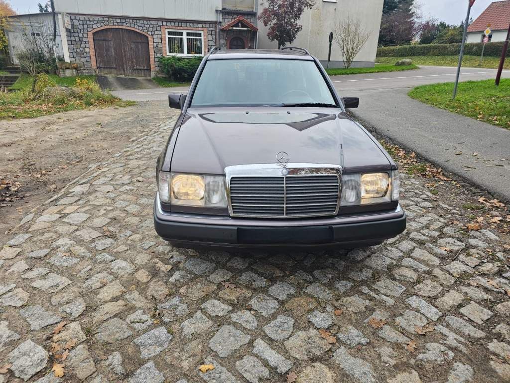 Fahrzeugabbildung Mercedes-Benz 300 TE-24 ( 124 ) voll renoviert, Schaltgetriebe