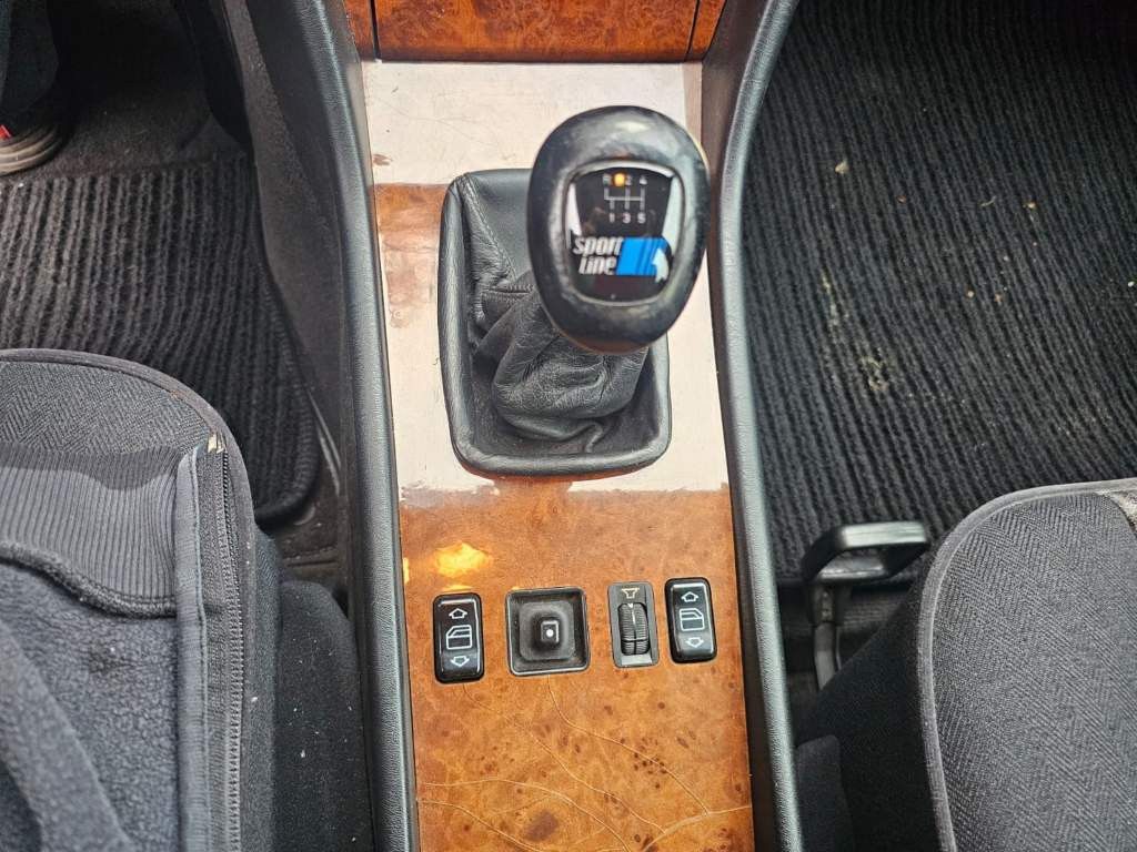 Fahrzeugabbildung Mercedes-Benz 300 TE-24 ( 124 ) voll renoviert, Schaltgetriebe