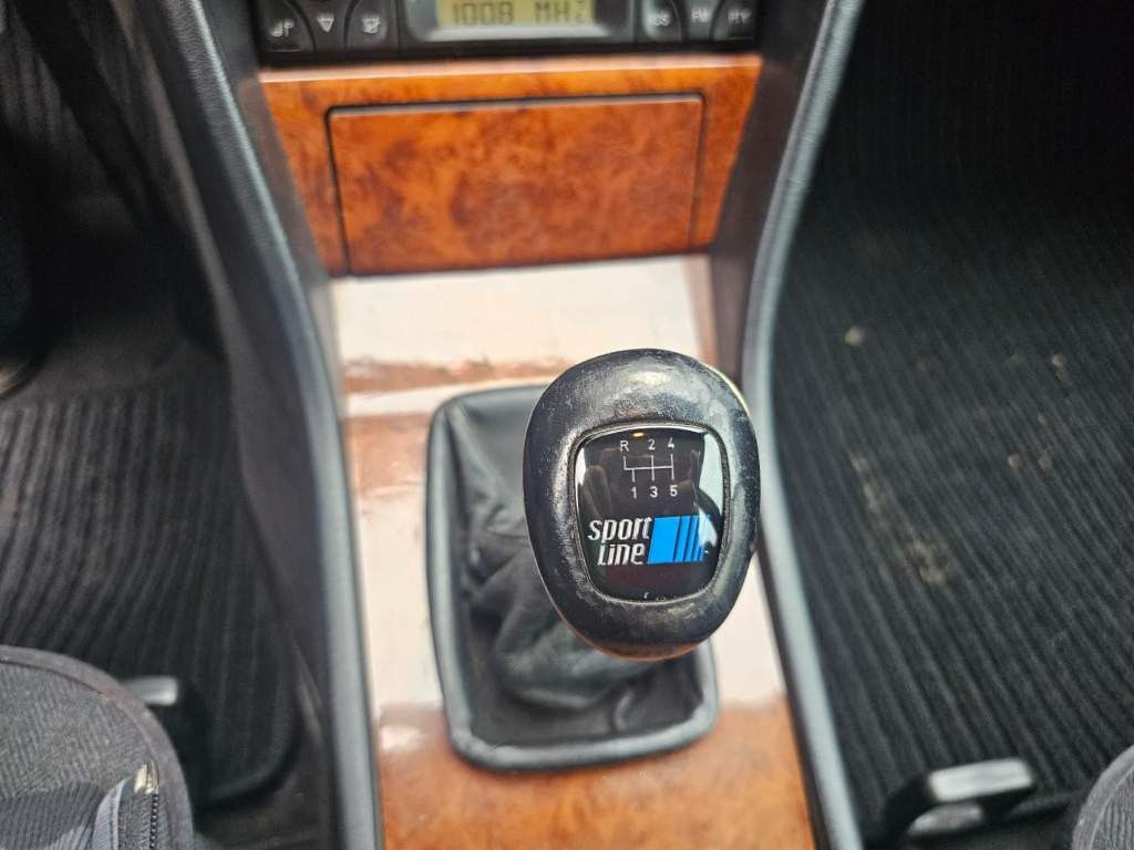 Fahrzeugabbildung Mercedes-Benz 300 TE-24 ( 124 ) voll renoviert, Schaltgetriebe
