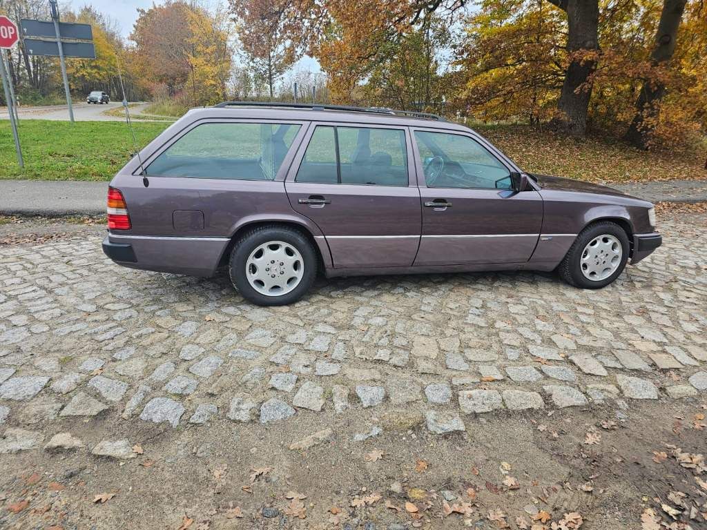 Fahrzeugabbildung Mercedes-Benz 300 TE-24 ( 124 ) voll renoviert, Schaltgetriebe