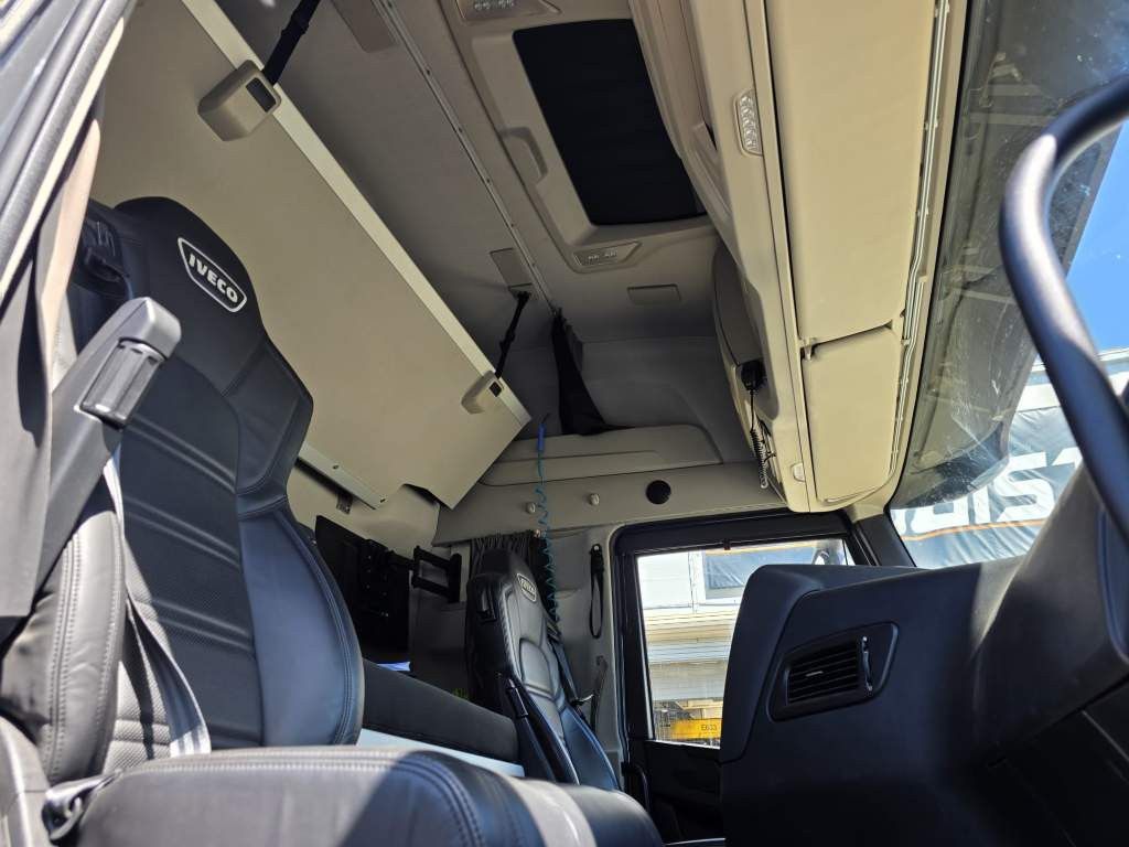 Fahrzeugabbildung Iveco 570 S-Way LL, Leder, Retarder, nur 130.986 Km!!