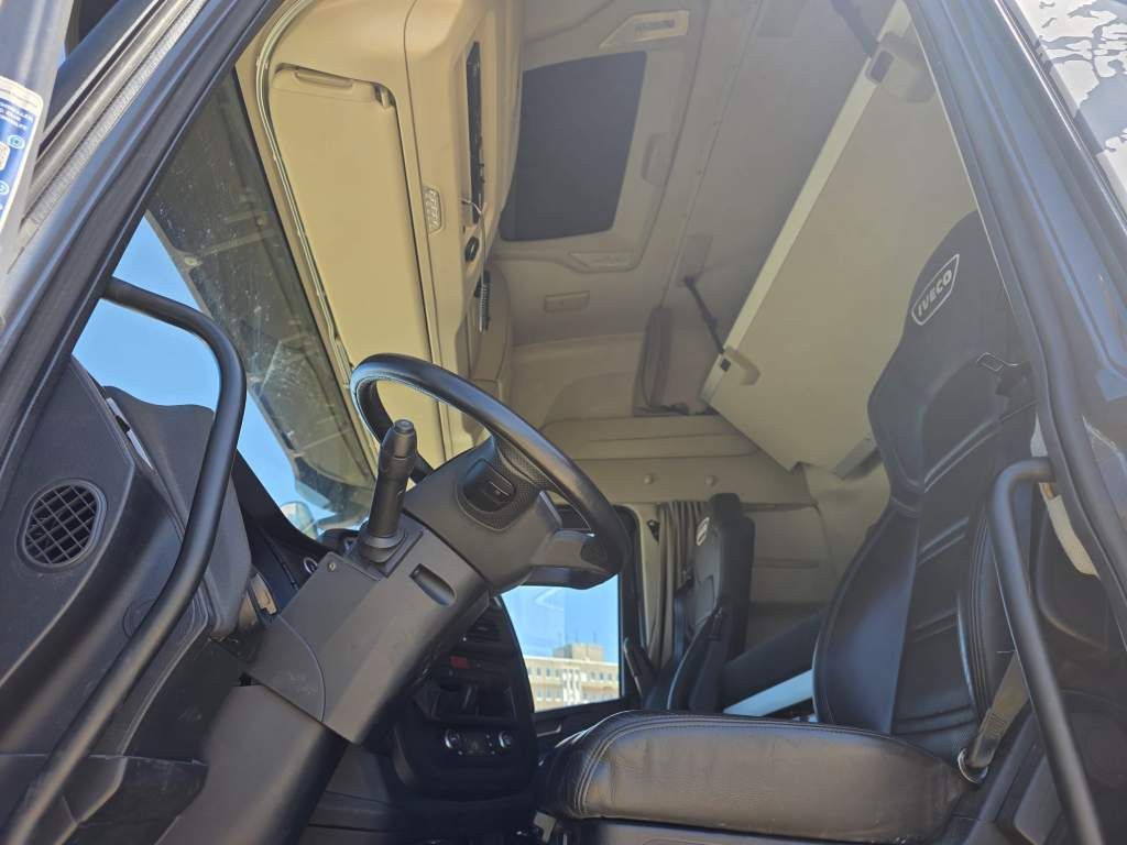 Fahrzeugabbildung Iveco 570 S-Way LL, Leder, Retarder, nur 130.986 Km!!
