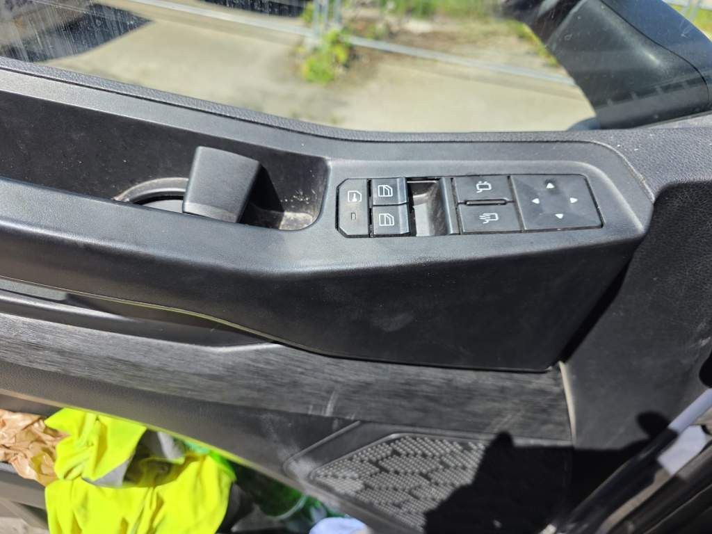 Fahrzeugabbildung Iveco 570 S-Way LL, Leder, Retarder, nur 130.986 Km!!
