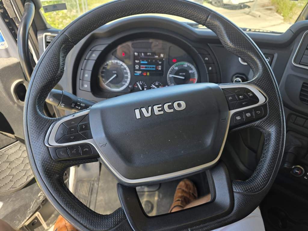 Fahrzeugabbildung Iveco 570 S-Way LL, Leder, Retarder, nur 130.986 Km!!