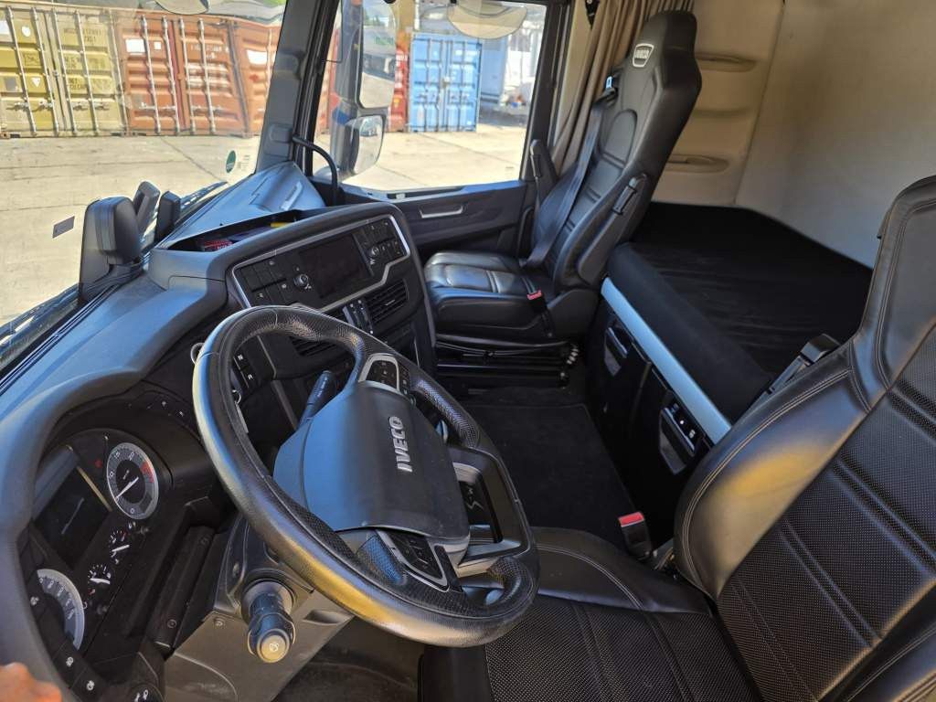 Fahrzeugabbildung Iveco 570 S-Way LL, Leder, Retarder, nur 130.986 Km!!
