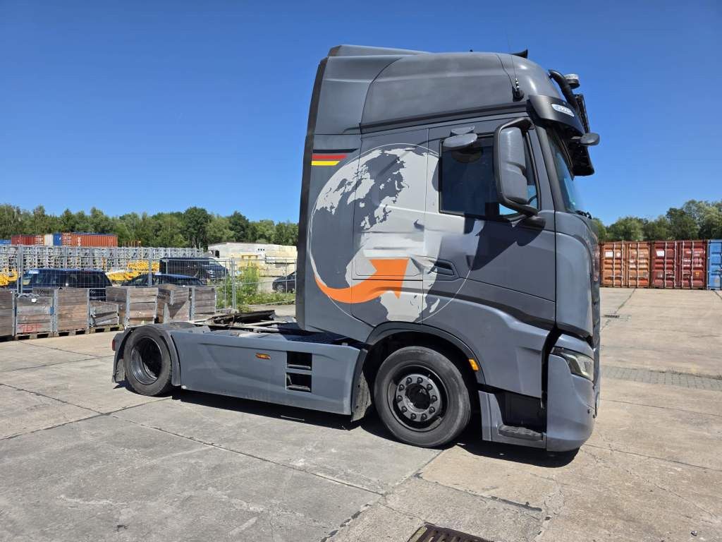 Fahrzeugabbildung Iveco 570 S-Way LL, Leder, Retarder, nur 130.986 Km!!