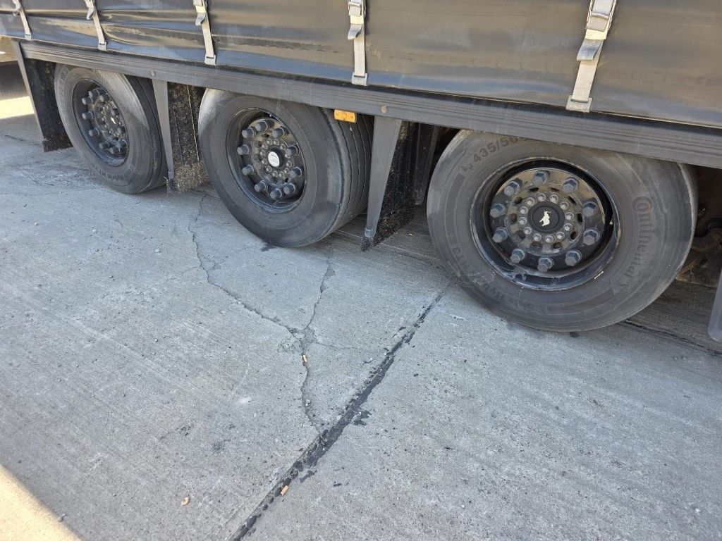 Fahrzeugabbildung Schmitz Cargobull SCB*S3T LL,Gardine,Edscha, Lift,nur 176.22 Km!