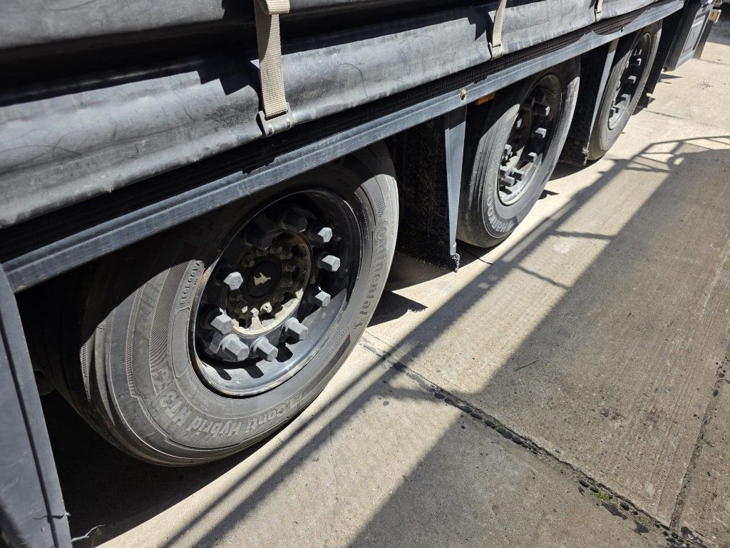Fahrzeugabbildung Schmitz Cargobull SCB*S3T LL,Gardine,Edscha, Lift,nur 176.22 Km!