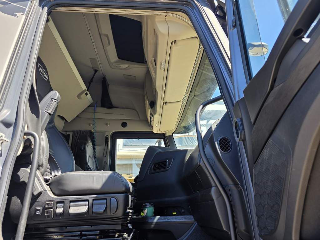 Fahrzeugabbildung Iveco 570 S-Way, Retarder, Standklima, Blitzer,Runmdl