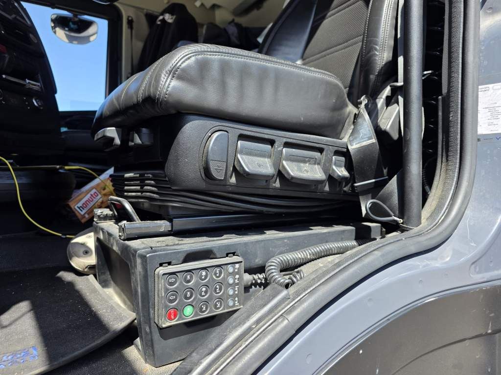 Fahrzeugabbildung Iveco 570 S-Way, Retarder, Standklima, Blitzer,Runmdl