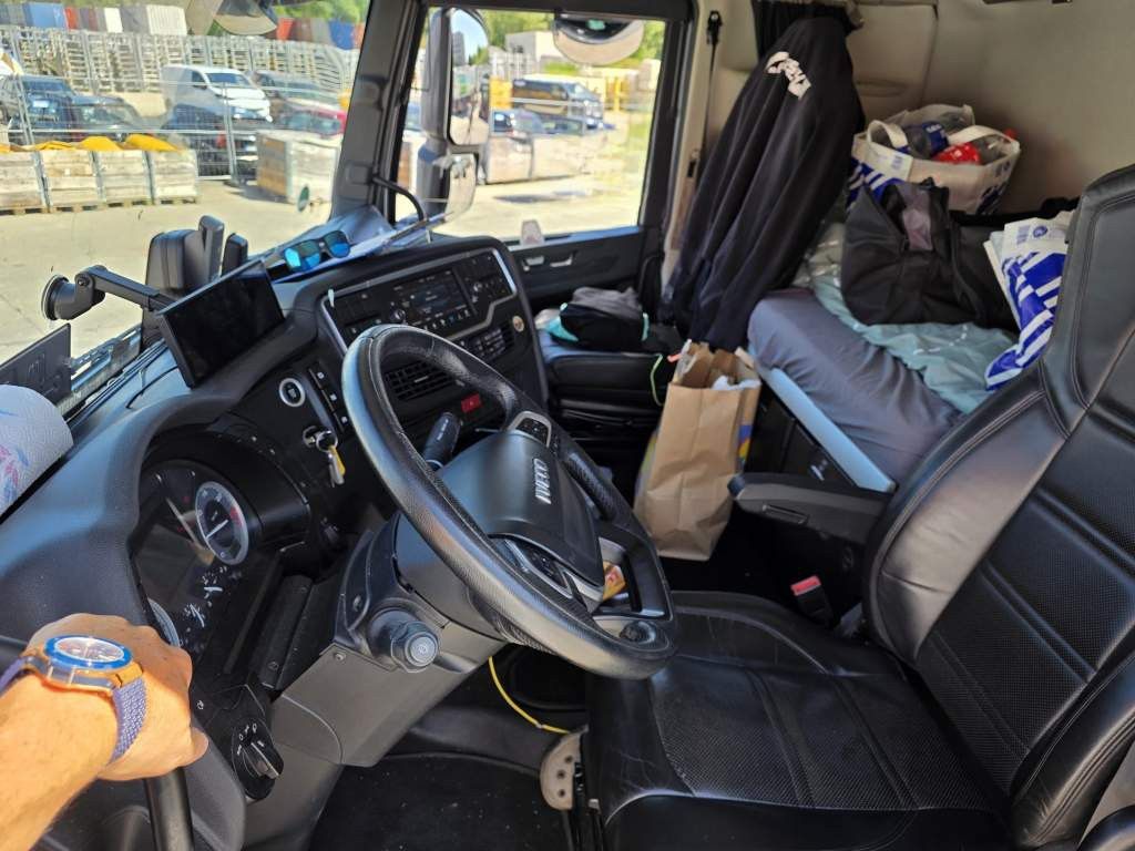 Fahrzeugabbildung Iveco 570 S-Way, Retarder, Standklima, Blitzer,Runmdl