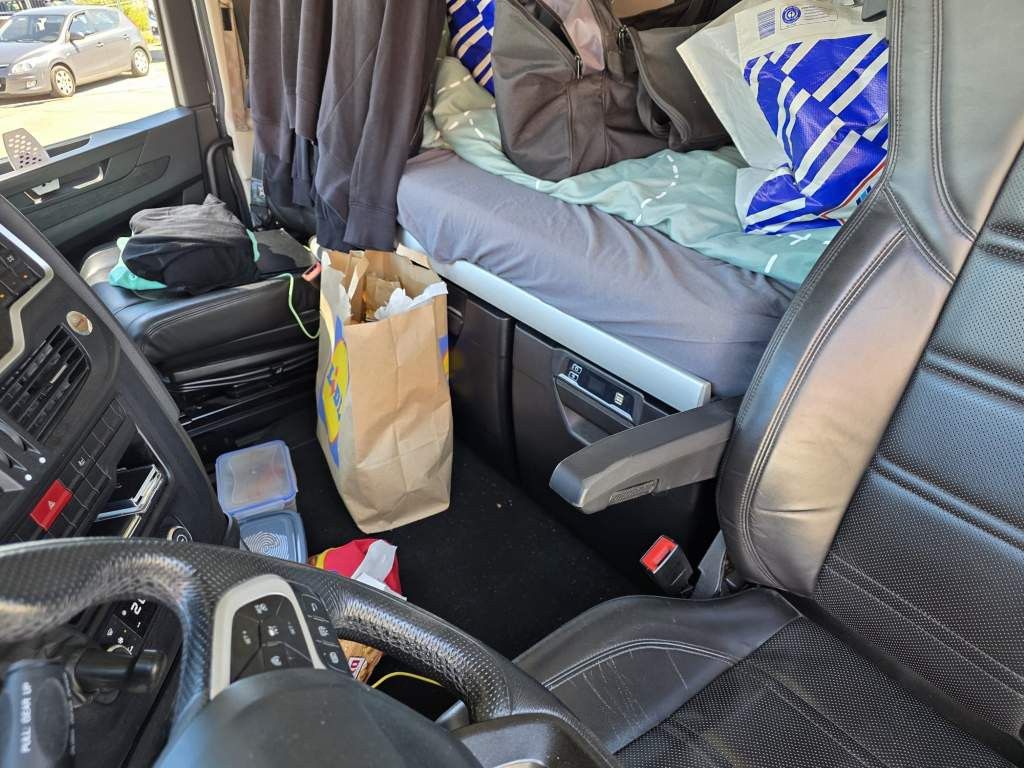 Fahrzeugabbildung Iveco 570 S-Way, Retarder, Standklima, Blitzer,Runmdl