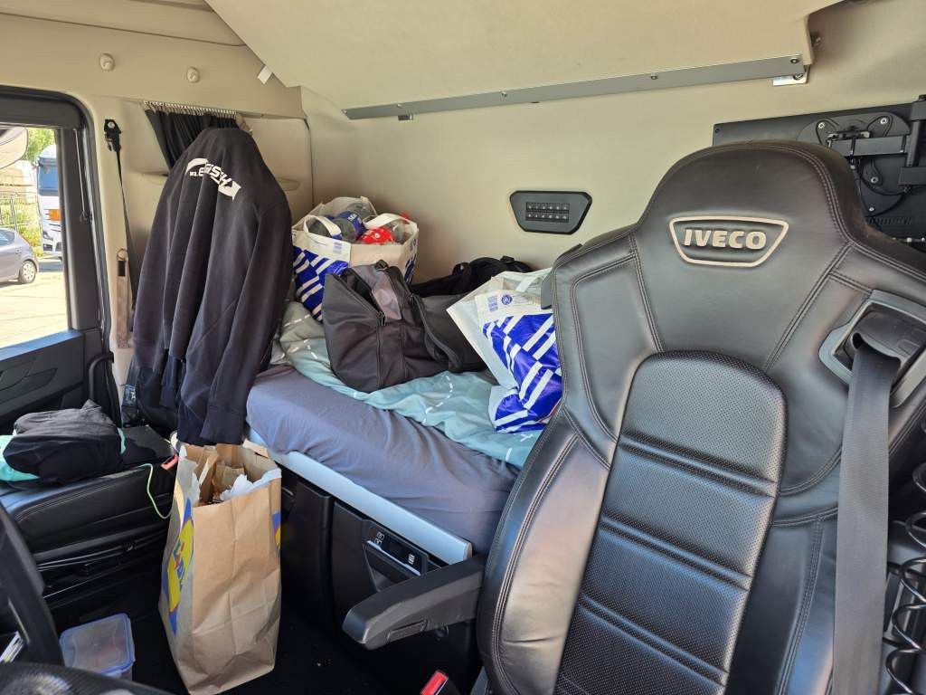 Fahrzeugabbildung Iveco 570 S-Way, Retarder, Standklima, Blitzer,Runmdl