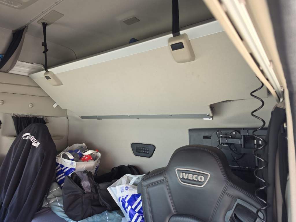 Fahrzeugabbildung Iveco 570 S-Way, Retarder, Standklima, Blitzer,Runmdl