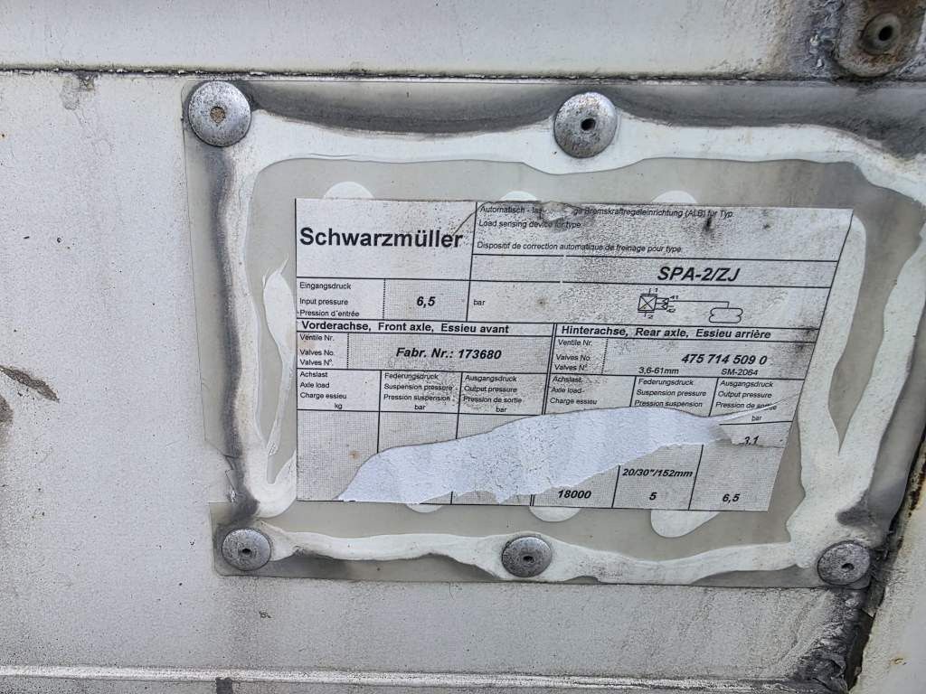 Fahrzeugabbildung Schwarzmüller Jumbo, Gardine,  Lift, Edscha, Bordwände