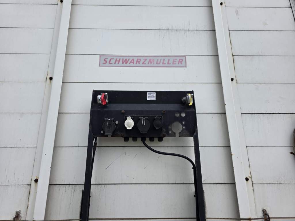 Fahrzeugabbildung Schwarzmüller Jumbo, Gardine,  Lift, Edscha, Bordwände