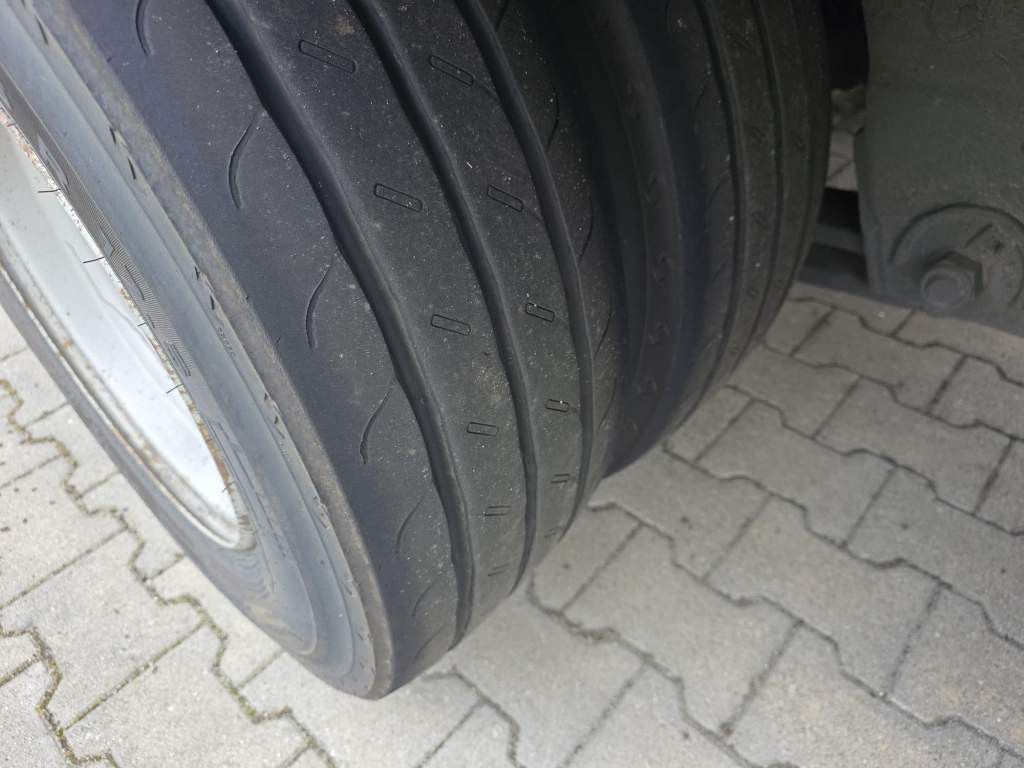 Fahrzeugabbildung Schwarzmüller Jumbo, Gardine,  Lift, Edscha, Bordwände