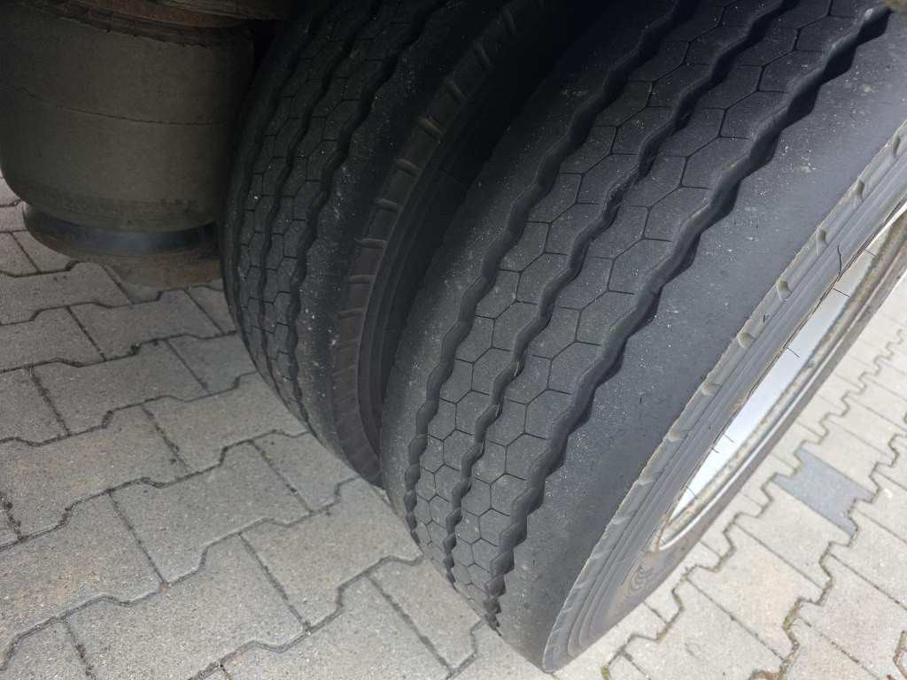 Fahrzeugabbildung Schwarzmüller Jumbo, Gardine,  Lift, Edscha, Bordwände