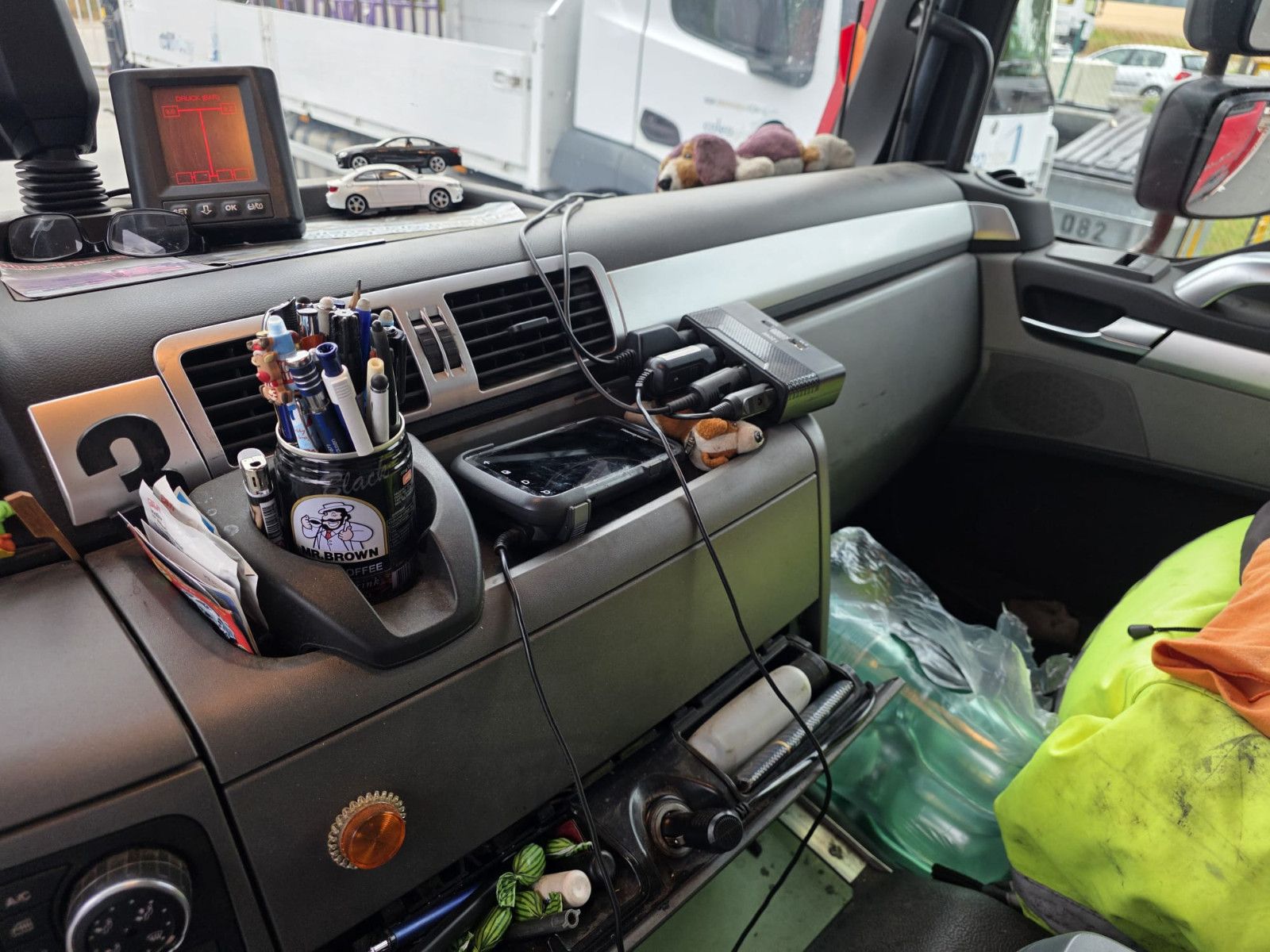 Fahrzeugabbildung MAN 18.340 Pritsche mit Palfinger Heckkran + Fernbed