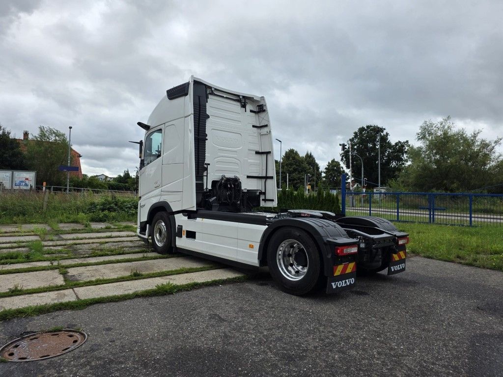 Fahrzeugabbildung Volvo Volvo 460 neues Modell, Tageszulassung, 2 Kreis