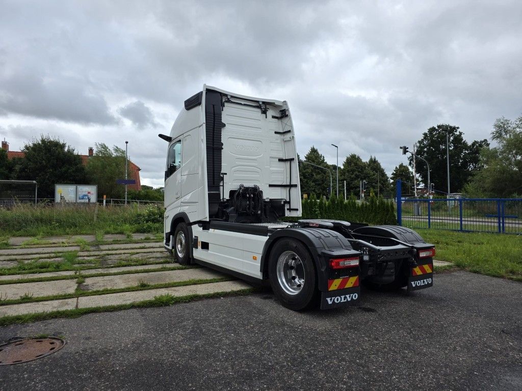 Fahrzeugabbildung Volvo Volvo 460 neues Modell, Tageszulassung, 2 Kreis