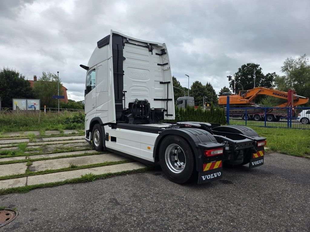 Fahrzeugabbildung Volvo Volvo 460 neues Modell, Tageszulassung, 2 Kreis