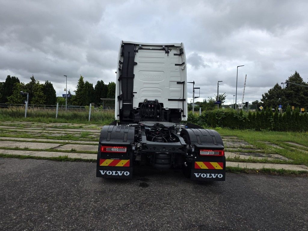 Fahrzeugabbildung Volvo Volvo 460 neues Modell, Tageszulassung, 2 Kreis