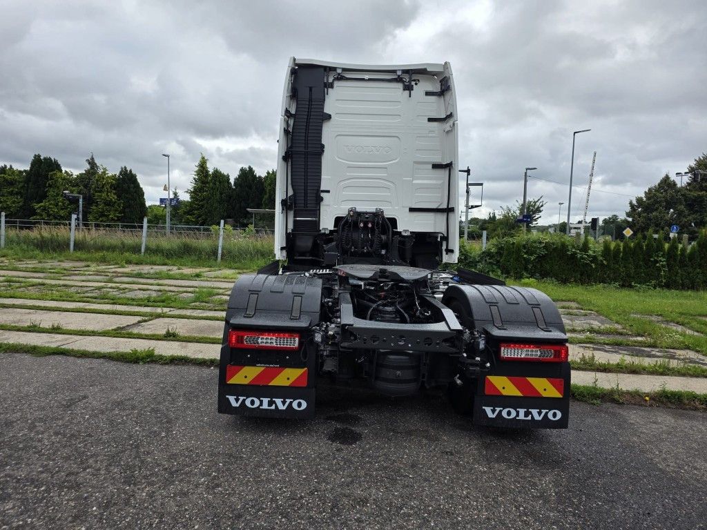 Fahrzeugabbildung Volvo Volvo 460 neues Modell, Tageszulassung, 2 Kreis