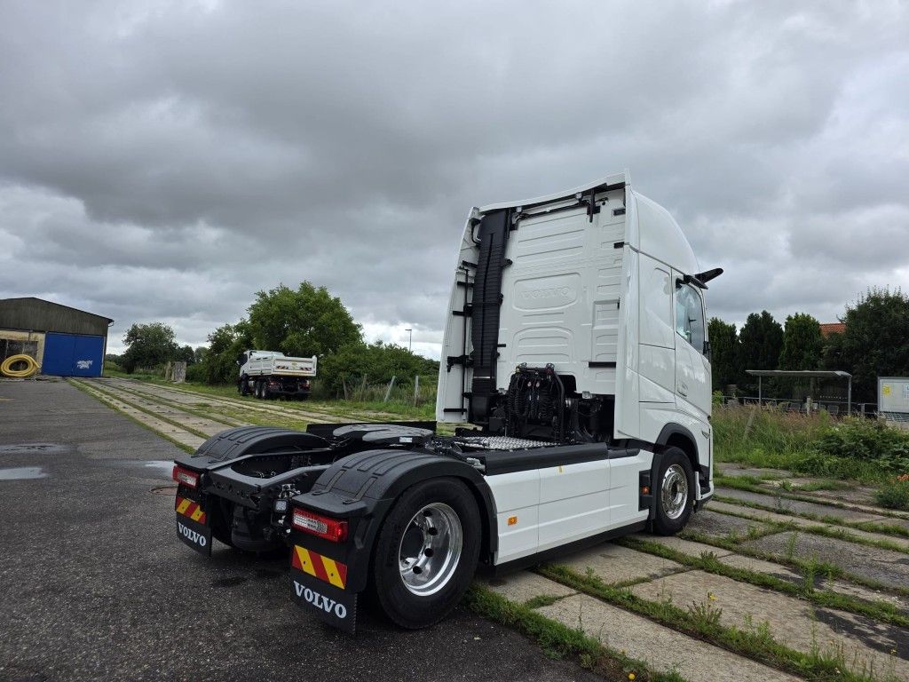 Fahrzeugabbildung Volvo Volvo 460 neues Modell, Tageszulassung, 2 Kreis