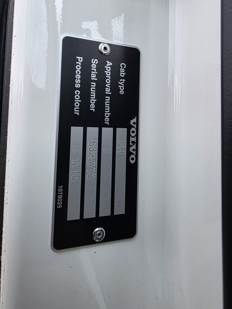 Fahrzeugabbildung Volvo Volvo 460 neues Modell, Tageszulassung, 2 Kreis