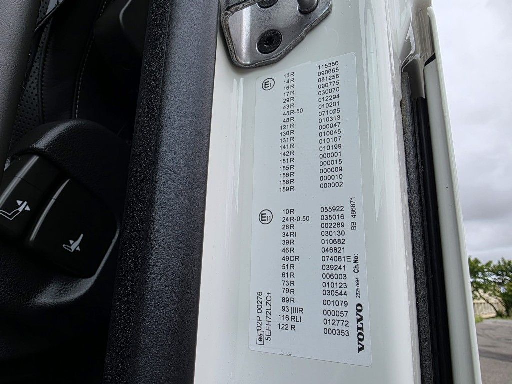 Fahrzeugabbildung Volvo Volvo 460 neues Modell, Tageszulassung, 2 Kreis