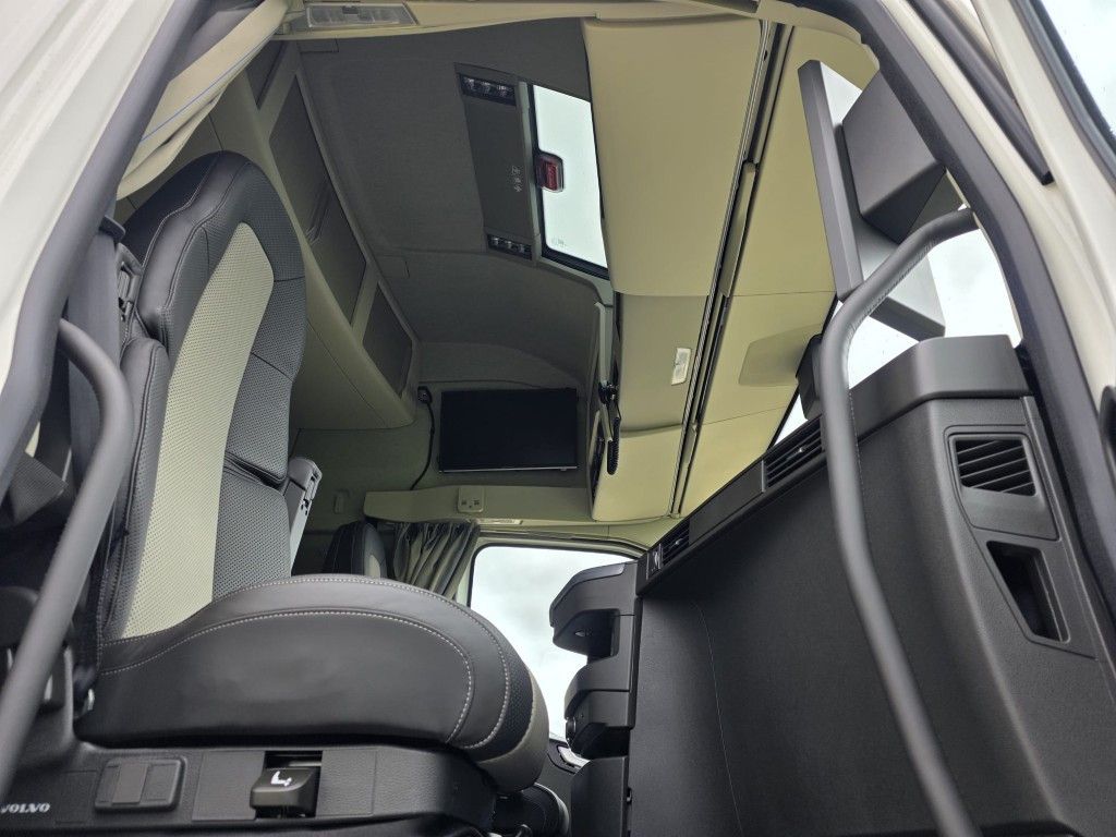 Fahrzeugabbildung Volvo Volvo 460 neues Modell, Tageszulassung, 2 Kreis