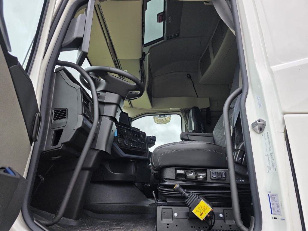 Fahrzeugabbildung Volvo Volvo 460 neues Modell, Tageszulassung, 2 Kreis