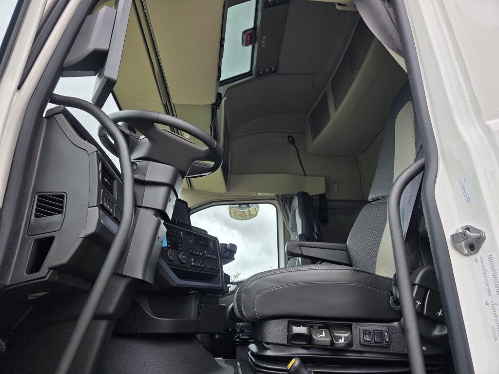 Fahrzeugabbildung Volvo Volvo 460 neues Modell, Tageszulassung, 2 Kreis
