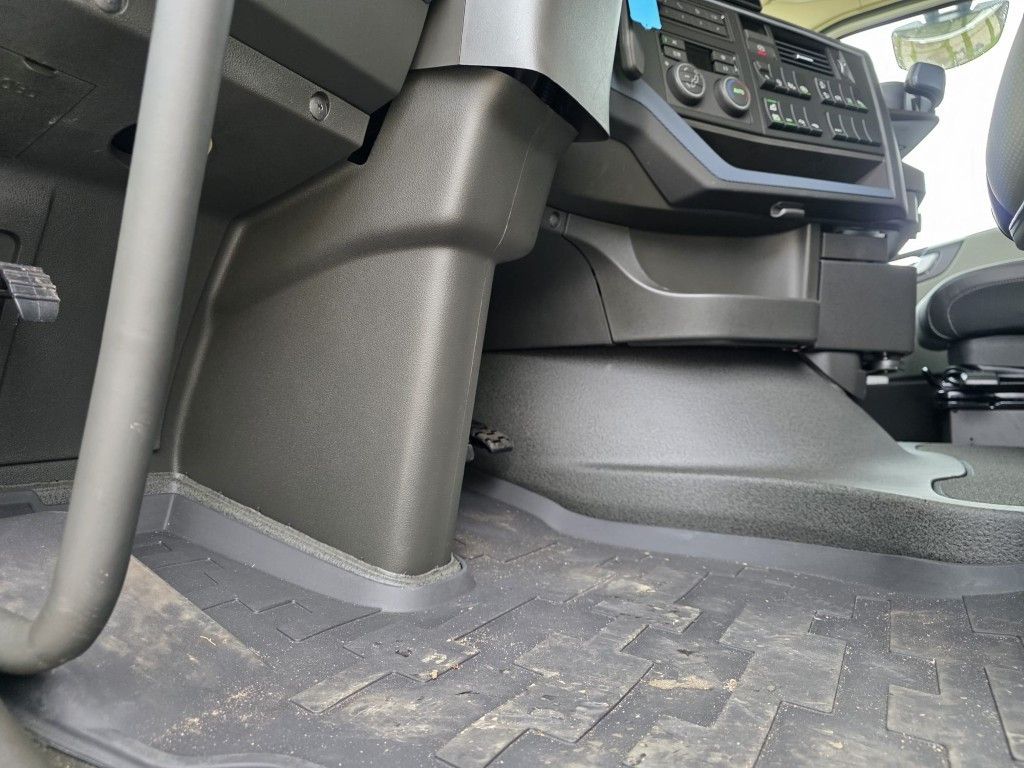 Fahrzeugabbildung Volvo Volvo 460 neues Modell, Tageszulassung, 2 Kreis