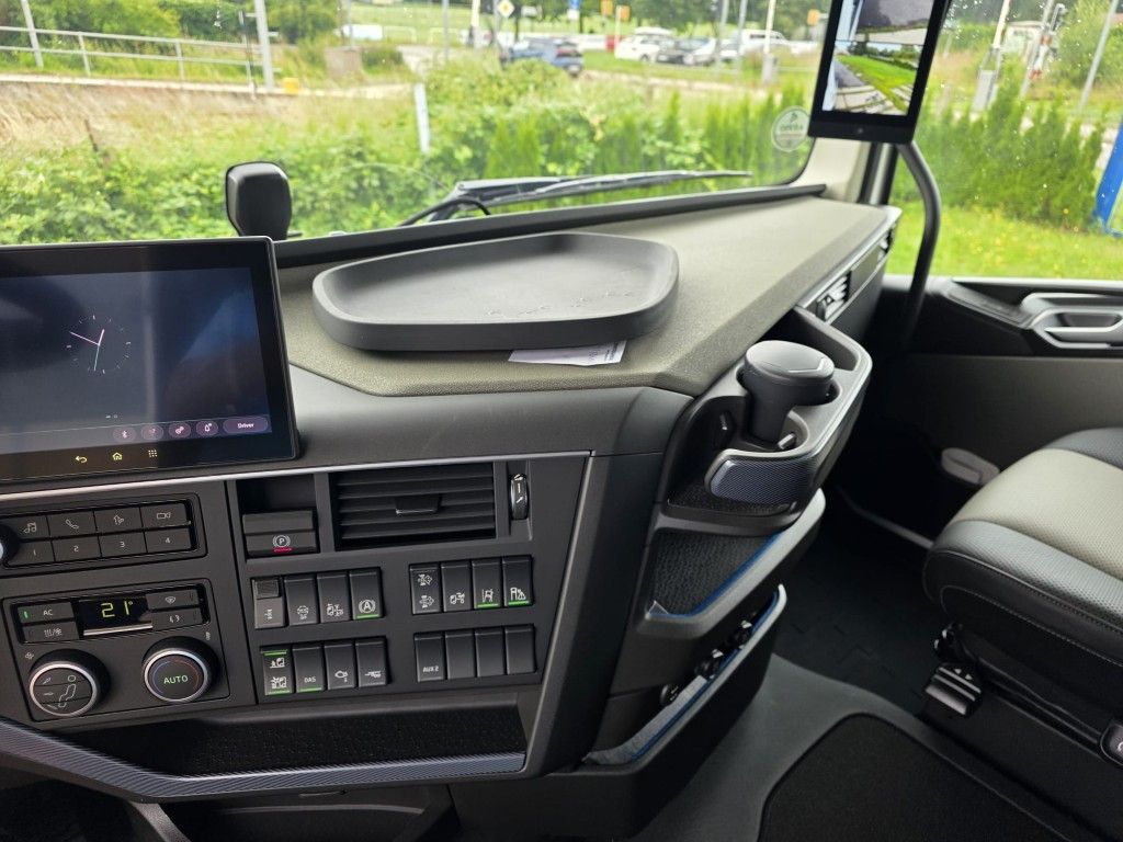 Fahrzeugabbildung Volvo Volvo 460 neues Modell, Tageszulassung, 2 Kreis