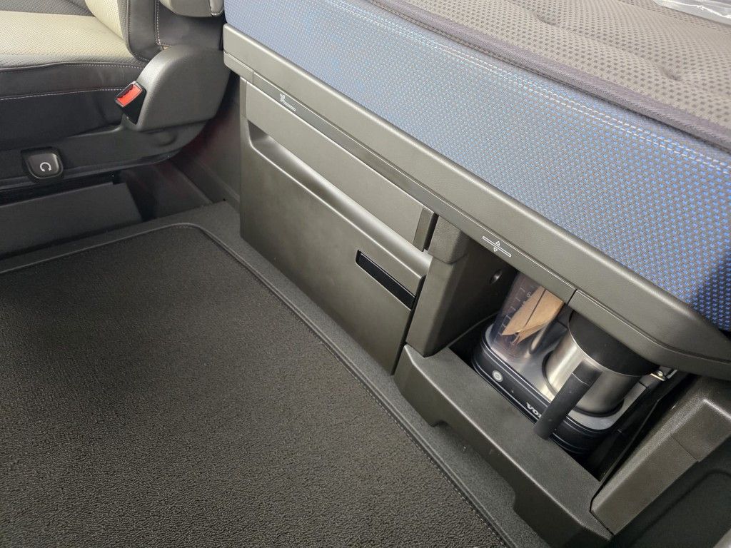 Fahrzeugabbildung Volvo Volvo 460 neues Modell, Tageszulassung, 2 Kreis