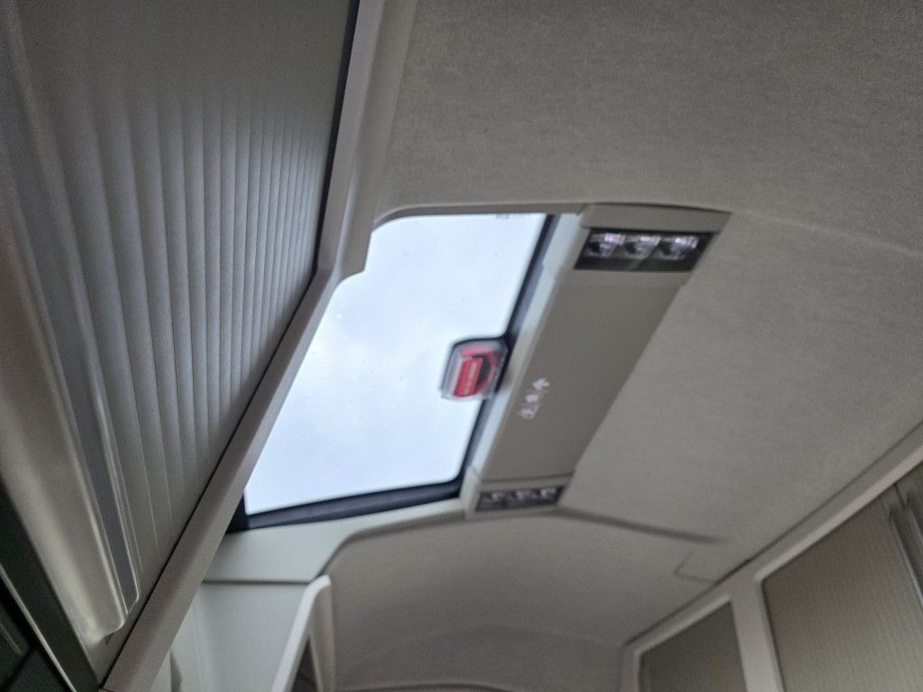 Fahrzeugabbildung Volvo Volvo 460 neues Modell, Tageszulassung, 2 Kreis