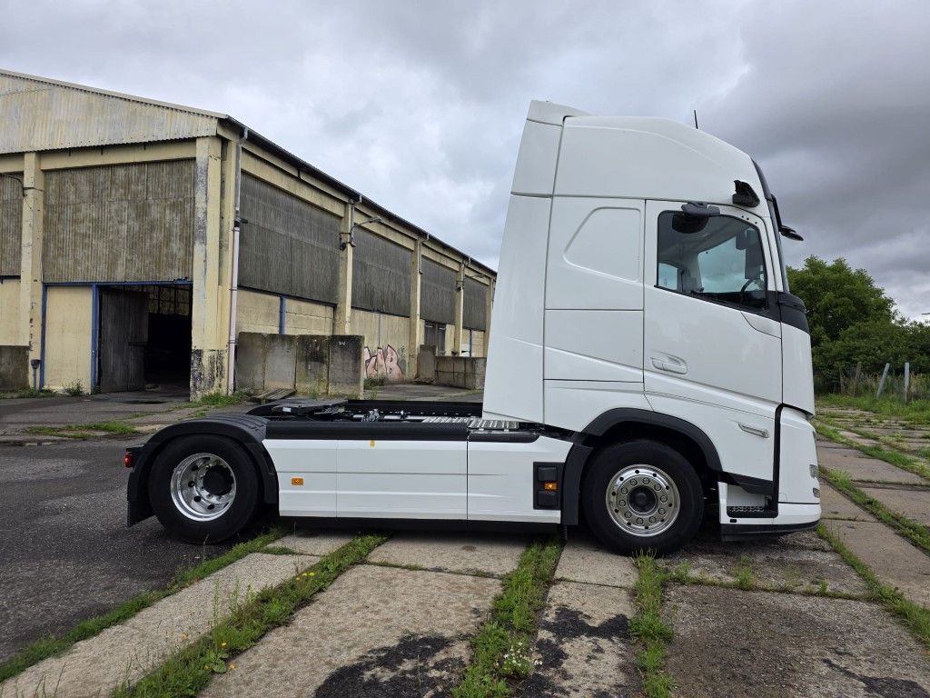 Fahrzeugabbildung Volvo Volvo 460 neues Modell, Tageszulassung, 2 Kreis