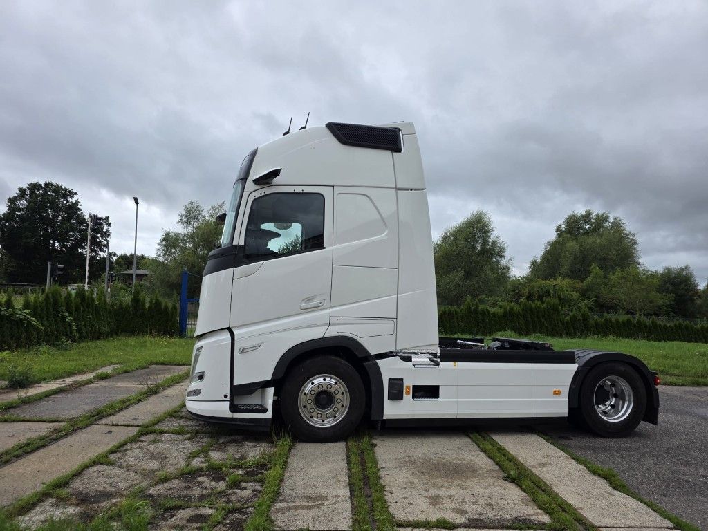 Fahrzeugabbildung Volvo Volvo 460 neues Modell, Tageszulassung, 2 Kreis
