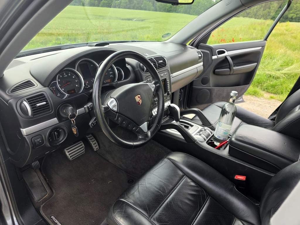 Fahrzeugabbildung Porsche Cayenne S 4.5 L mit 340 PS, V8, Allrad