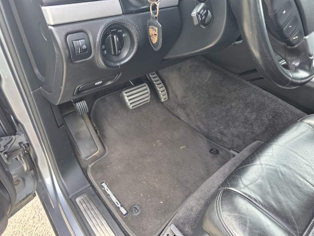 Fahrzeugabbildung Porsche Cayenne S 4.5 L mit 340 PS, V8, Allrad