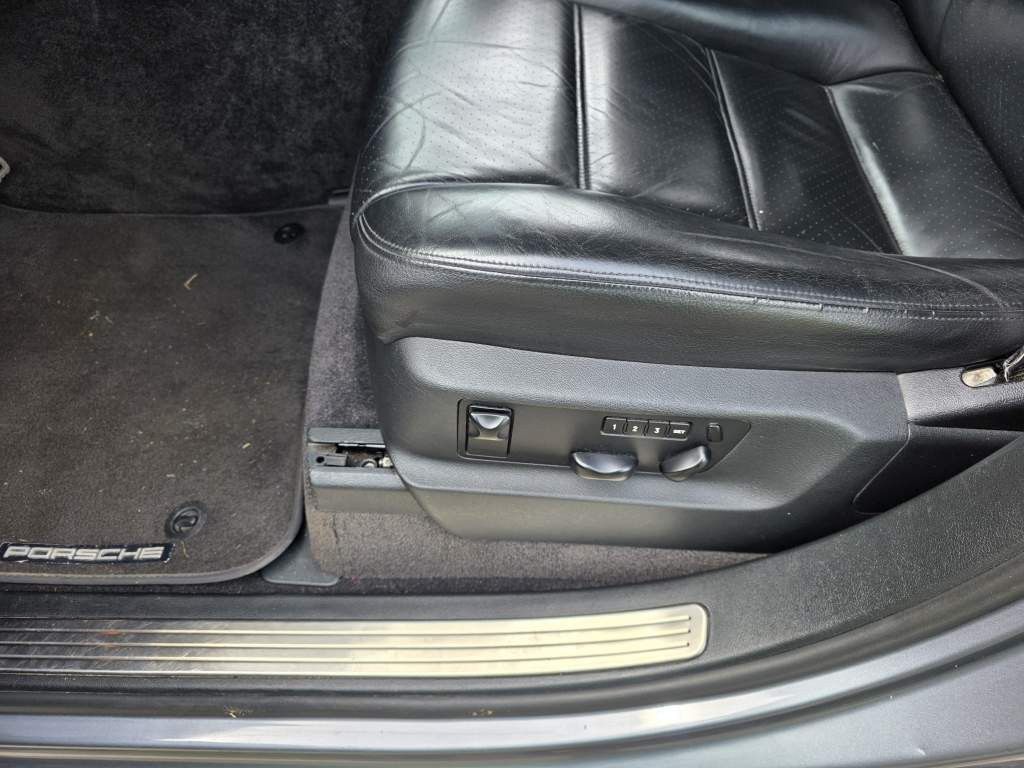 Fahrzeugabbildung Porsche Cayenne S 4.5 L mit 340 PS, V8, Allrad