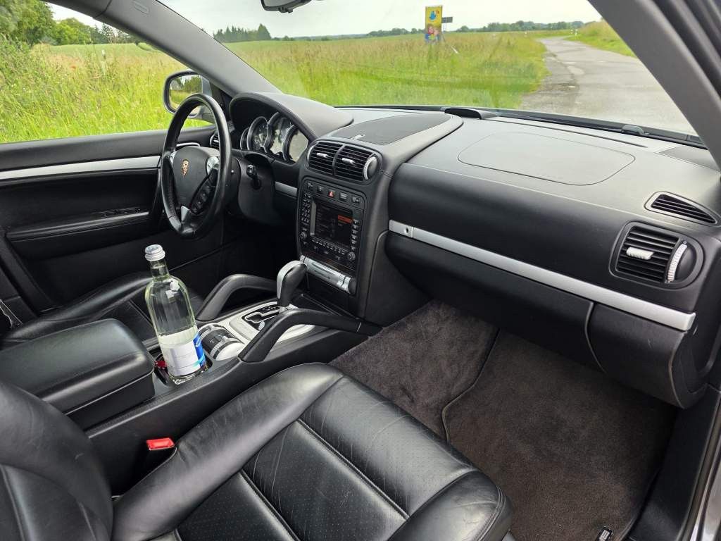 Fahrzeugabbildung Porsche Cayenne S 4.5 L mit 340 PS, V8, Allrad
