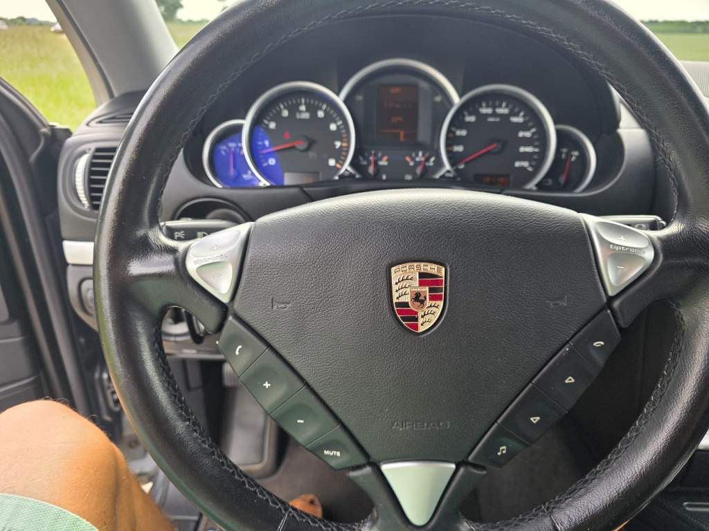 Fahrzeugabbildung Porsche Cayenne S 4.5 L mit 340 PS, V8, Allrad