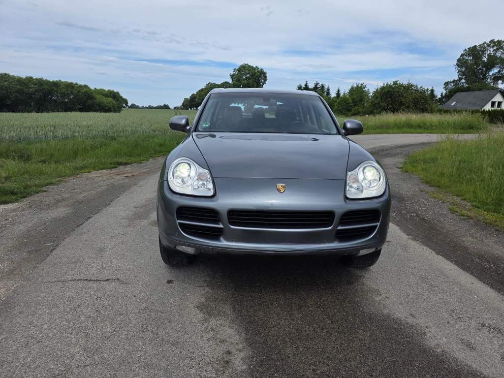 Fahrzeugabbildung Porsche Cayenne S 4.5 L mit 340 PS, V8, Allrad